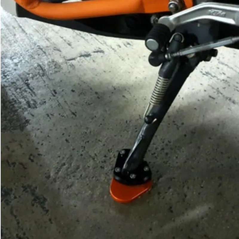 Moto Side Stand Enlarge For KTM Duke 125 200 390 690 RC125 RC200 RC390 690ENDURO/R 690SMC/R 950 Adventure 990 SuperSupermoto/R/S
Moto Side Stand Enlarge For KTM Duke 125 200 390 690 RC125 RC200 RC390 690ENDURO/R 690SMC/R 950 Adventure 990 SuperSupermoto/R/S