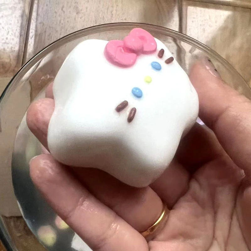 Симпатичная пятиконечная игрушка Hello Kitty, игрушка для снятия стресса Mochi, игрушка для снятия стресса, медленно восстанавливает форму, расслабляющая игрушка для рук
Симпатичная пятиконечная игрушка Hello Kitty, игрушка для снятия стресса Mochi, игрушка для снятия стресса, медленно восстанавливает форму, расслабляющая игрушка для рук