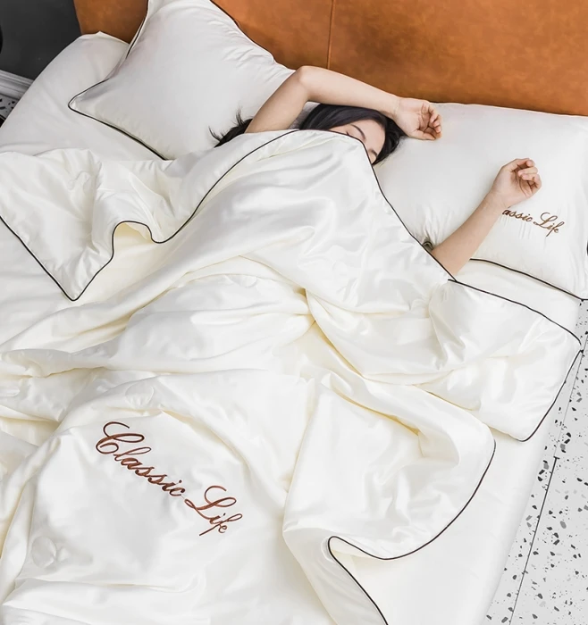 New 2025 Silk Waed Summer Quilt Four-Piece Set Naked Sp Active Printing Breathable Not Hot Sta Stone Brie Home Textiles
New 2025 Silk Waed Summer Quilt Four-Piece Set Naked Sp Active Printing Breathable Not Hot Sta Stone Brie Home Textiles