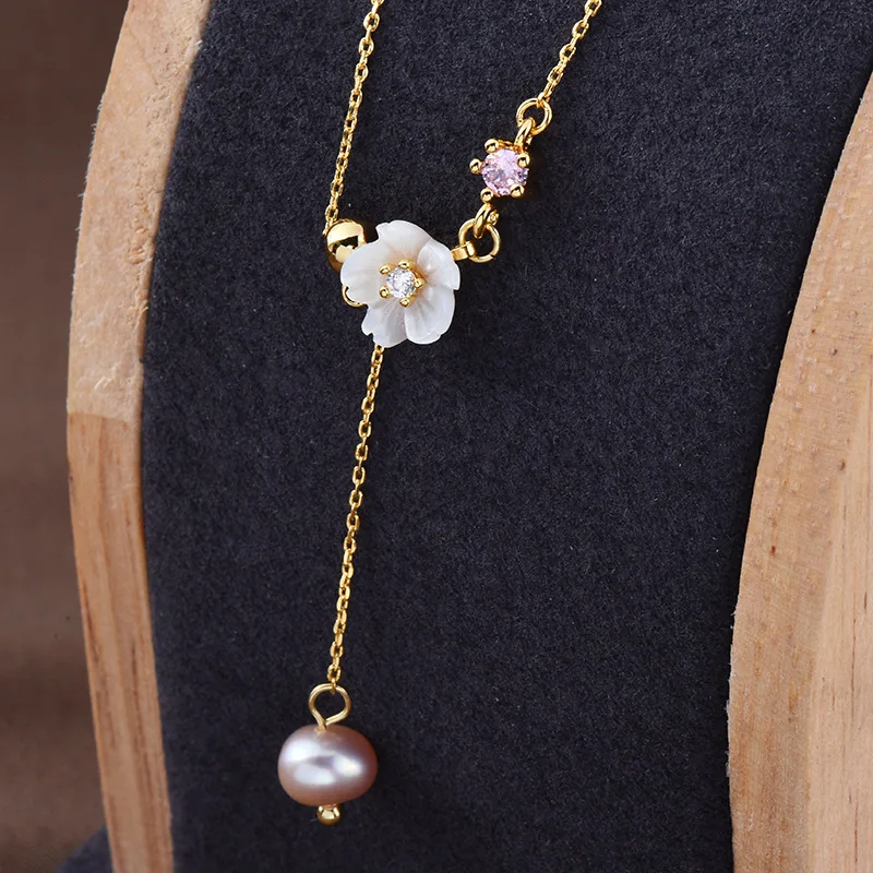 This is a brand-new pull-out collarbone pendant necklace, a fresh and fashionable one
This is a brand-new pull-out collarbone pendant necklace, a fresh and fashionable one