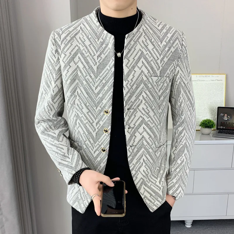 Новый мужской осенне-зимний воротник-стойка в V-образную полоску 2025 года, повседневный шерстяной пиджак
Новый мужской осенне-зимний воротник-стойка в V-образную полоску 2025 года, повседневный шерстяной пиджак
