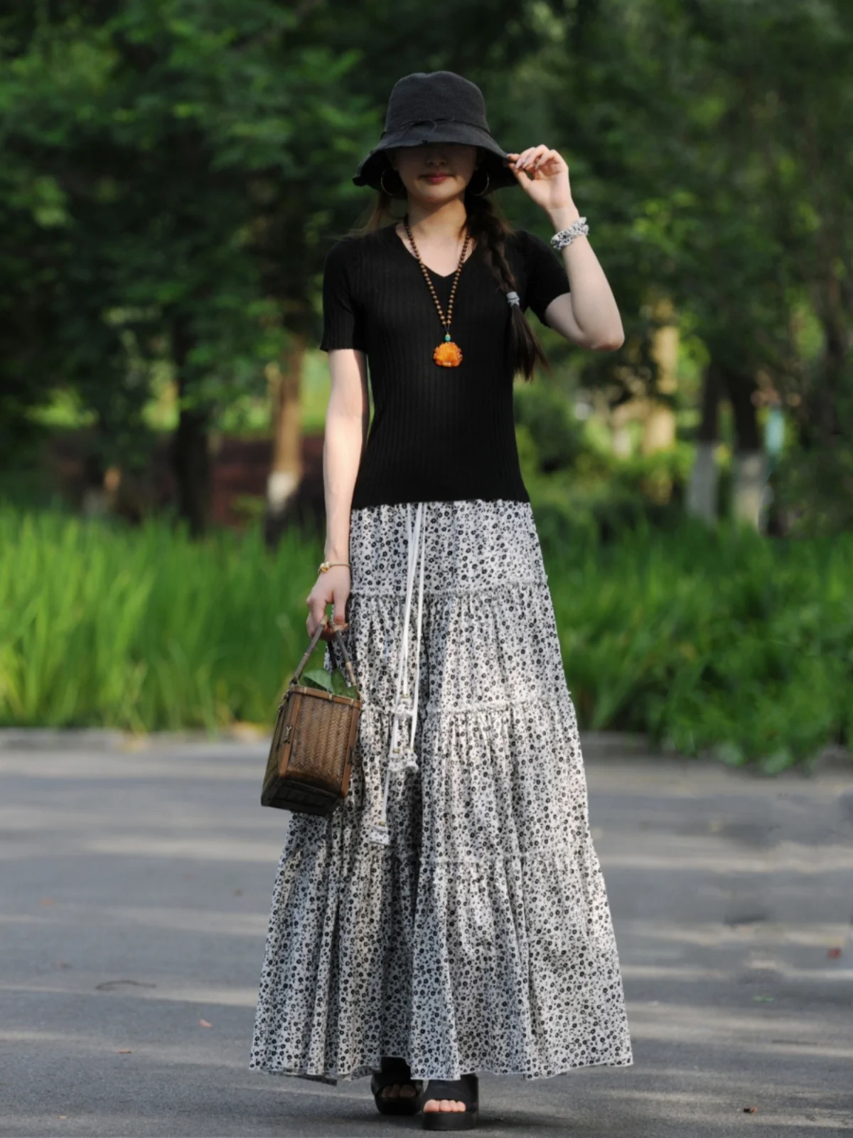 Юбка-миди Моцзе из чистого хлопка А-силуэта с цветочным принтом, танцевальная, суперрасклешенная, с поясом, весна-лето
Юбка-миди Моцзе из чистого хлопка А-силуэта с цветочным принтом, танцевальная, суперрасклешенная, с поясом, весна-лето