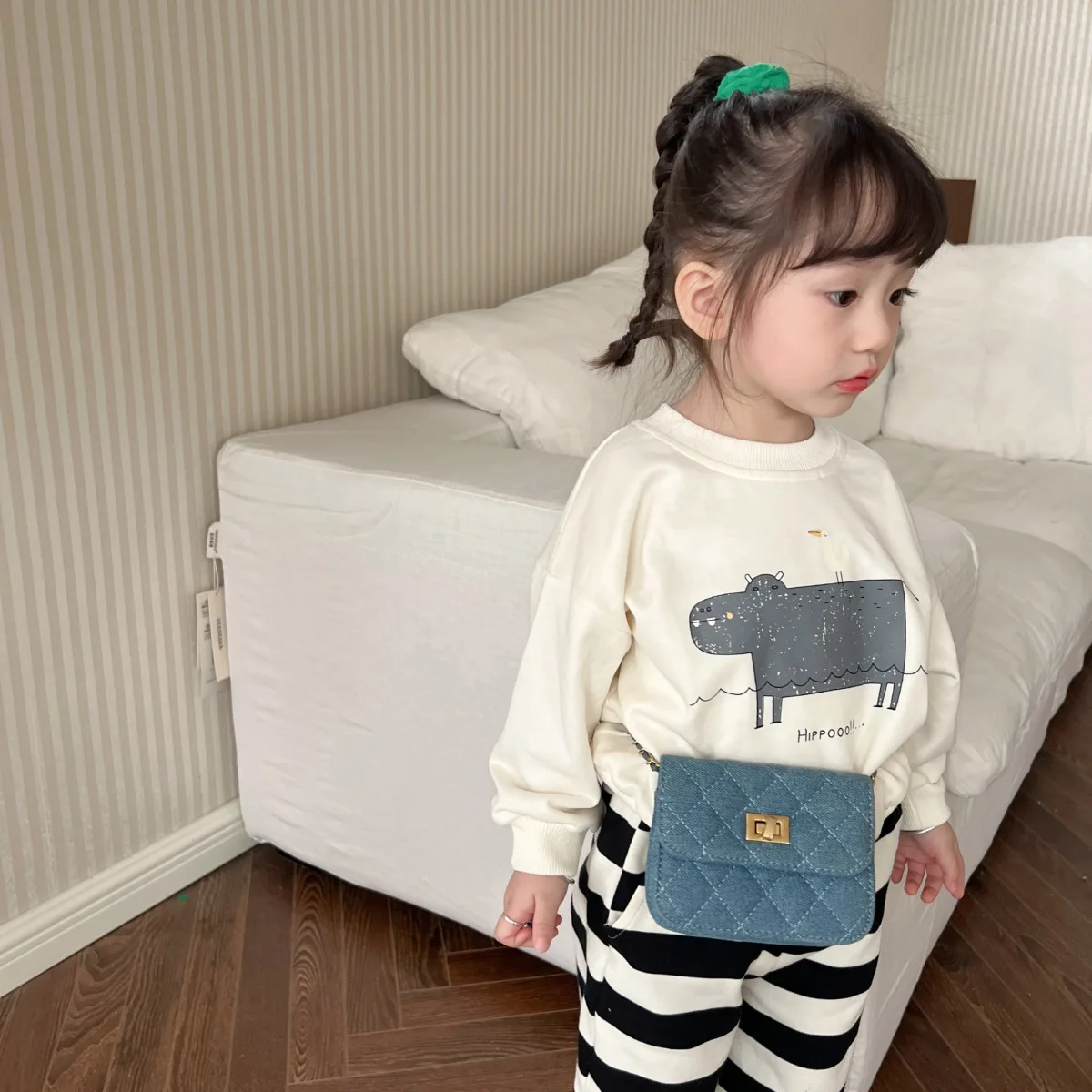 Girls' Big Mouth Hippo Hoodie 2024 Spring Autumn New Small And Medium Children Baby Loose Boys Round Neck Long Sleeved Top
Girls' Big Mouth Hippo Hoodie 2024 Spring Autumn New Small And Medium Children Baby Loose Boys Round Neck Long Sleeved Top