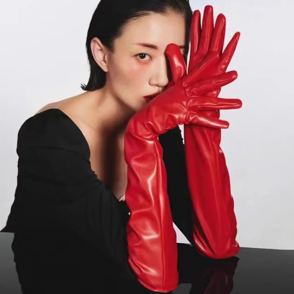 Elegant Long Elbow Gloves Keep Warm Soft Material Evening Party Gloves Black Costume Accessories Patent Leather Gloves Adult Use
Elegant Long Elbow Gloves Keep Warm Soft Material Evening Party Gloves Black Costume Accessories Patent Leather Gloves Adult Use