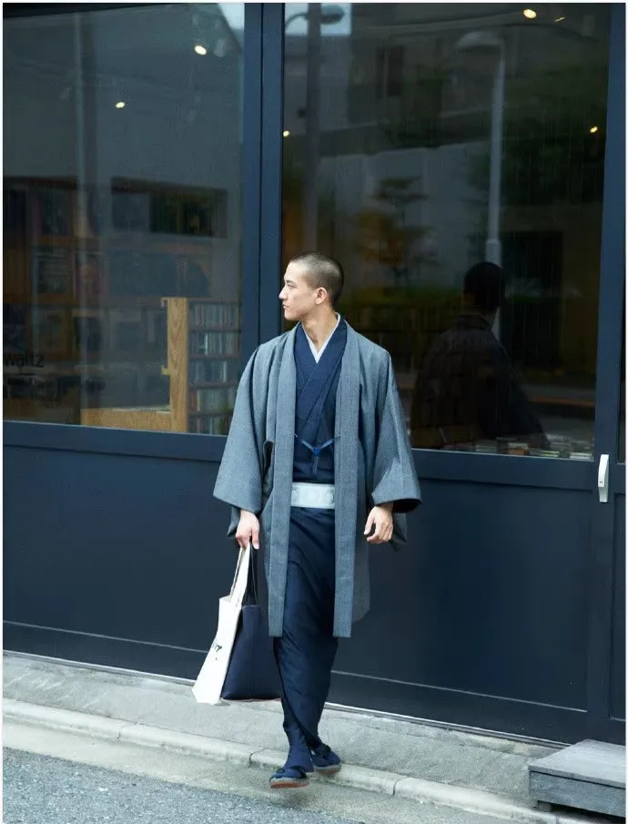 Japanese Traditional Men's Formal Kimono Haori: Handcrafted Japanese-style Loose Long Coat
Japanese Traditional Men's Formal Kimono Haori: Handcrafted Japanese-style Loose Long Coat