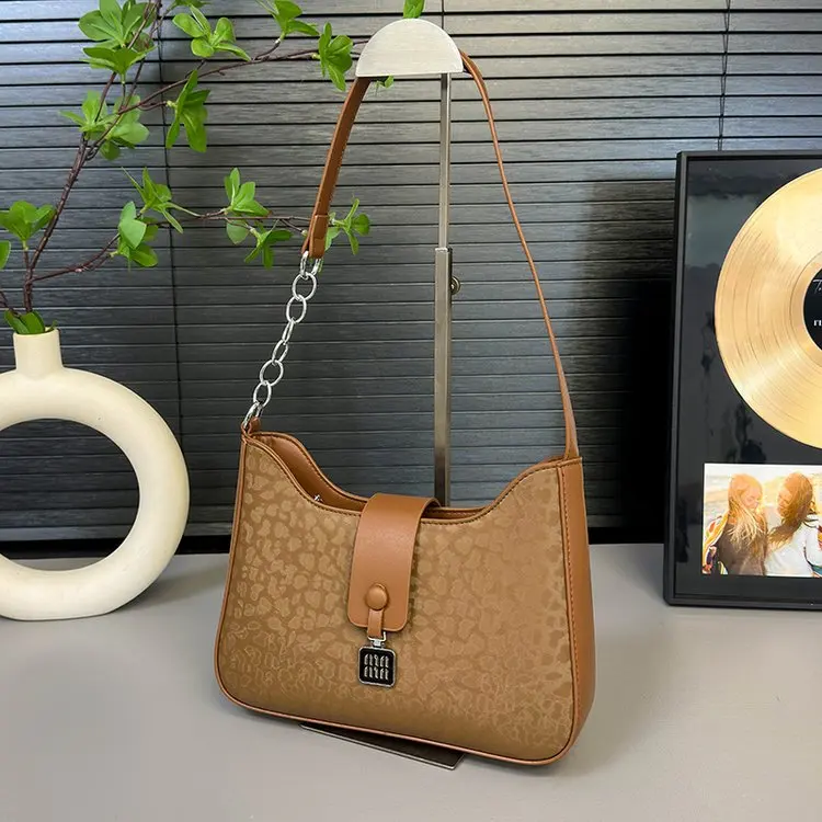 2026 New High-end Niche Bag Women's Simple Crescent Bag Shoulder Messenger Bag Fashionable Commuter Armpit Bag
2026 New High-end Niche Bag Women's Simple Crescent Bag Shoulder Messenger Bag Fashionable Commuter Armpit Bag