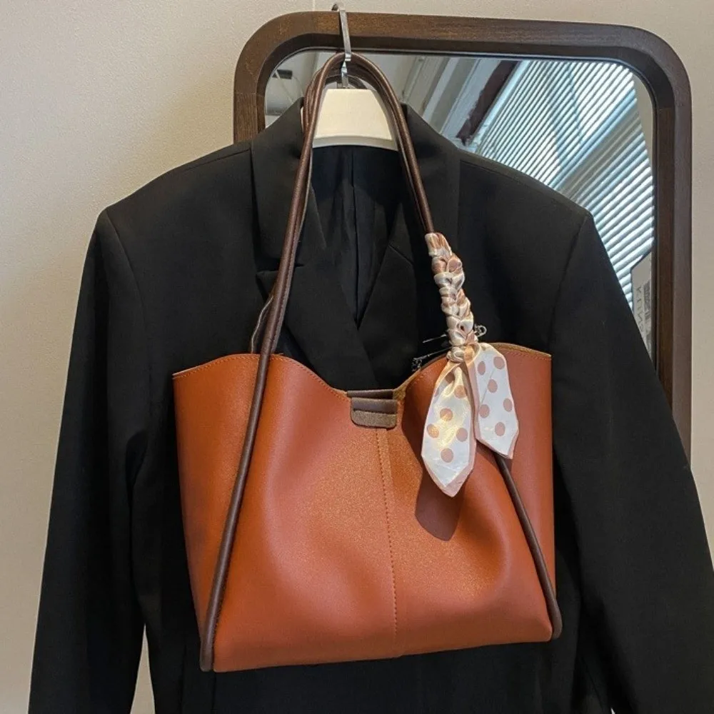 Большая сумка, женская сумка на плечо из искусственной кожи с маленькой сумкой, большая вместительная сумка для шелкового шарфа с ремнями, портативная универсальная сумка из искусственной кожи для подмышек
Большая сумка, женская сумка на плечо из искусственной кожи с маленькой сумкой, большая вместительная сумка для шелкового шарфа с ремнями, портативная универсальная сумка из искусственной кожи для подмышек