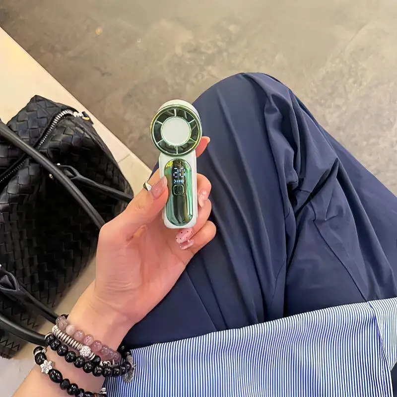 Portable Fan Outdoor Long Endurance Cooling Device Handheld Fan USB Rechargeable High Wind Power No Leaf Fan for Commuting
Portable Fan Outdoor Long Endurance Cooling Device Handheld Fan USB Rechargeable High Wind Power No Leaf Fan for Commuting