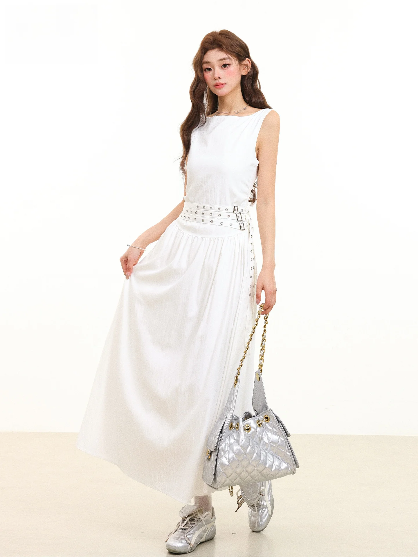 White Lady Style Sleeveless Long Vest Dress Women's New 2026 Summer Design Sense Rivet Waist Cinching Vest Dress
White Lady Style Sleeveless Long Vest Dress Women's New 2026 Summer Design Sense Rivet Waist Cinching Vest Dress
