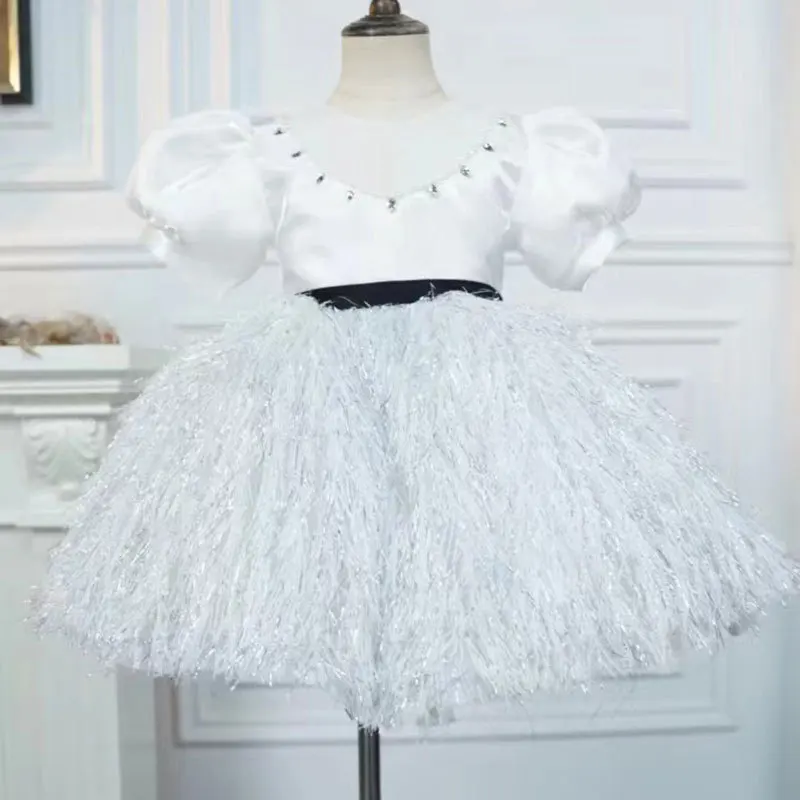 White patchwork tassel heavy industry children's dress princess dress performance bubble sleeves
White patchwork tassel heavy industry children's dress princess dress performance bubble sleeves