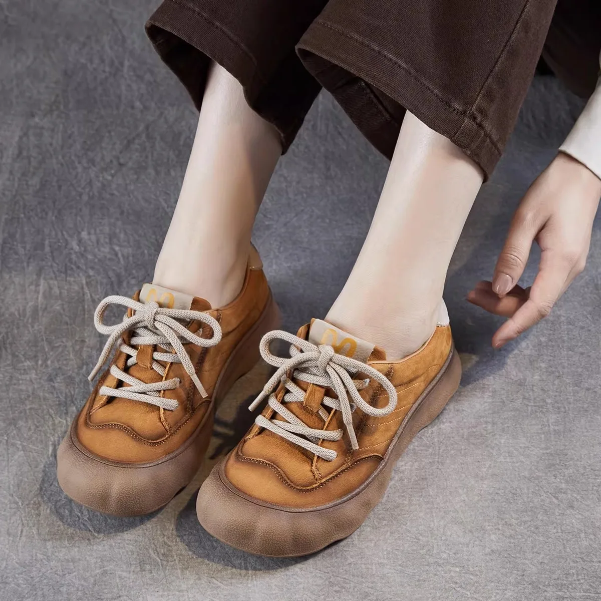 Vintage Top Layer Cowhide Leather Women's Flats Artistic Versatile Leisure Shoes Breathable Comfortable Sporty Casual Sneakers
Vintage Top Layer Cowhide Leather Women's Flats Artistic Versatile Leisure Shoes Breathable Comfortable Sporty Casual Sneakers
