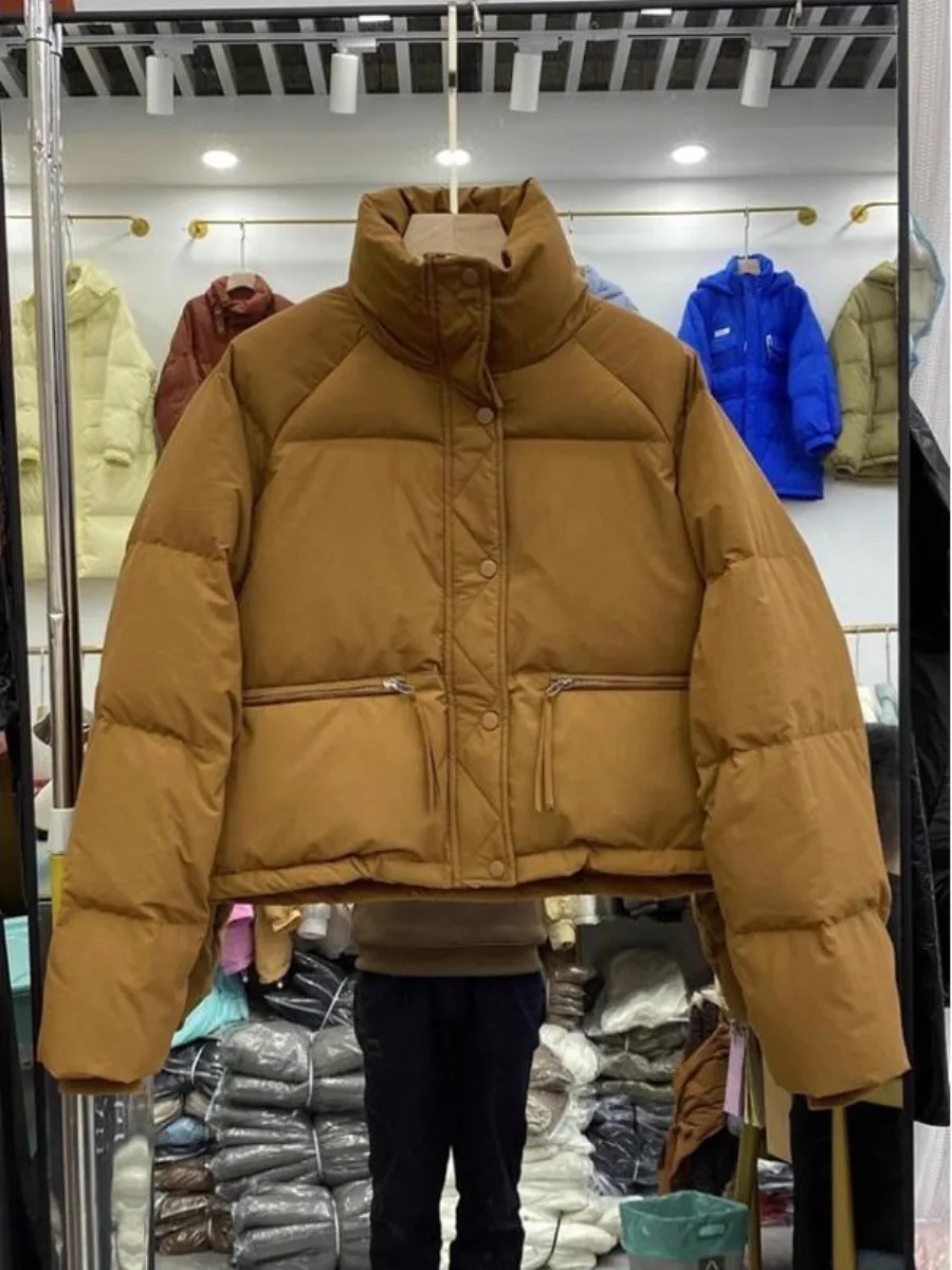 New Women's Short Thickened White Duck down Jacket Winter Coat Stand Collar Bread Clothes Pocket Two-Piece Set Stylish Compact
New Women's Short Thickened White Duck down Jacket Winter Coat Stand Collar Bread Clothes Pocket Two-Piece Set Stylish Compact