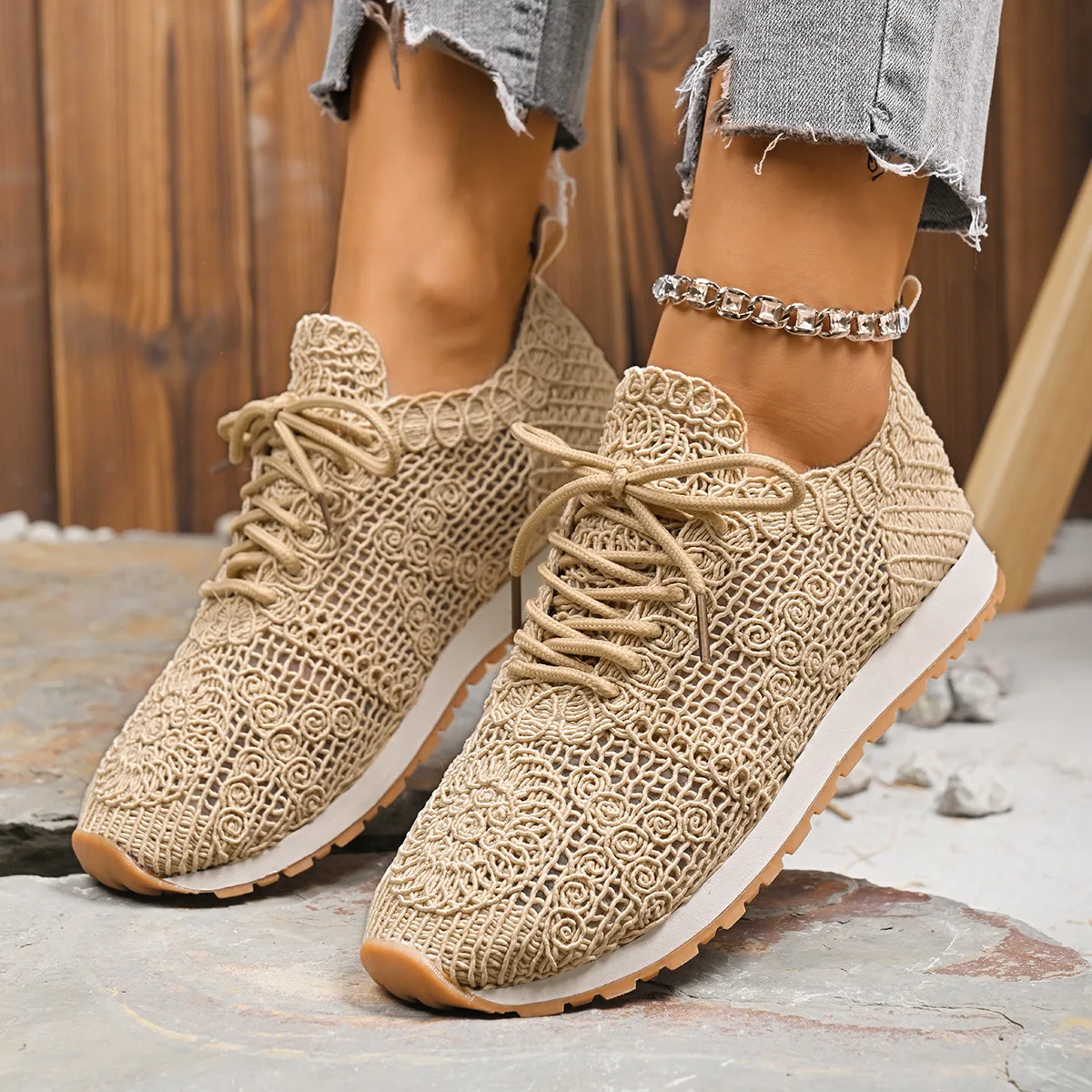 Spring 2025 new solid-color mesh sportswear and casual women's shoes with a shallow opening, flat bottom and round toe
Spring 2025 new solid-color mesh sportswear and casual women's shoes with a shallow opening, flat bottom and round toe
