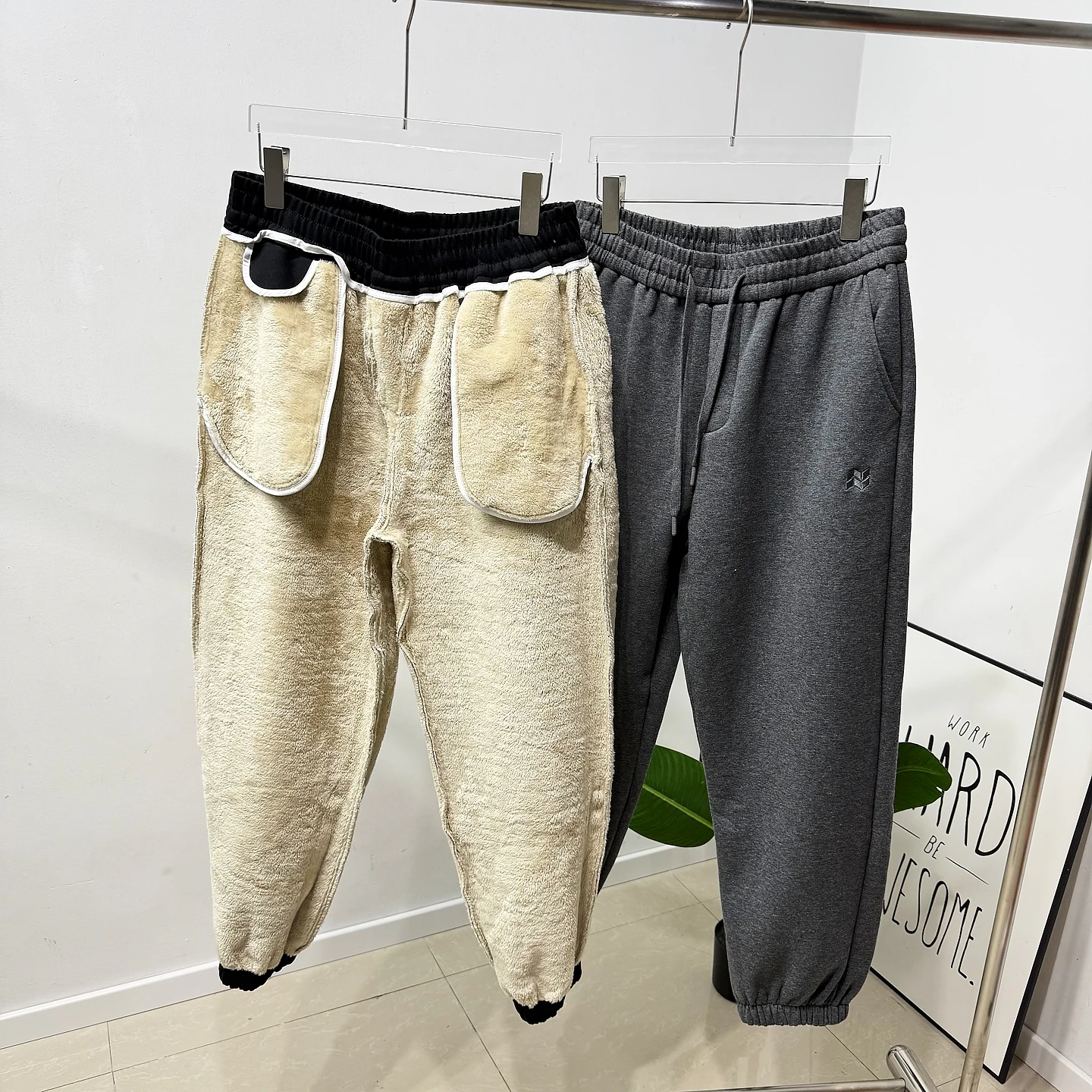 Мужские осенне-зимние утепленные спортивные брюки с флисовой подкладкой, американской вышивкой, свободного прямого кроя, с манжетами, повседневные, вязаные, для спорта
Мужские осенне-зимние утепленные спортивные брюки с флисовой подкладкой, американской вышивкой, свободного прямого кроя, с манжетами, повседневные, вязаные, для спорта