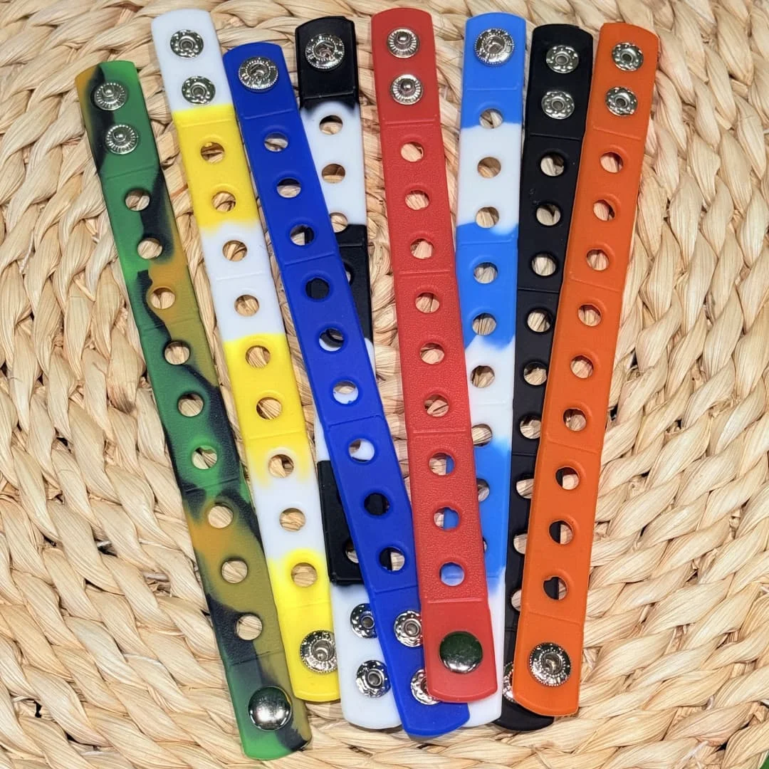 1-100pcs/lot Mix Color Soft Silicone Bracelet With Holes 18cm Fit Shoe Charms Shoe Buckle Wristband Wrist Strap Kid Party Gift
1-100pcs/lot Mix Color Soft Silicone Bracelet With Holes 18cm Fit Shoe Charms Shoe Buckle Wristband Wrist Strap Kid Party Gift