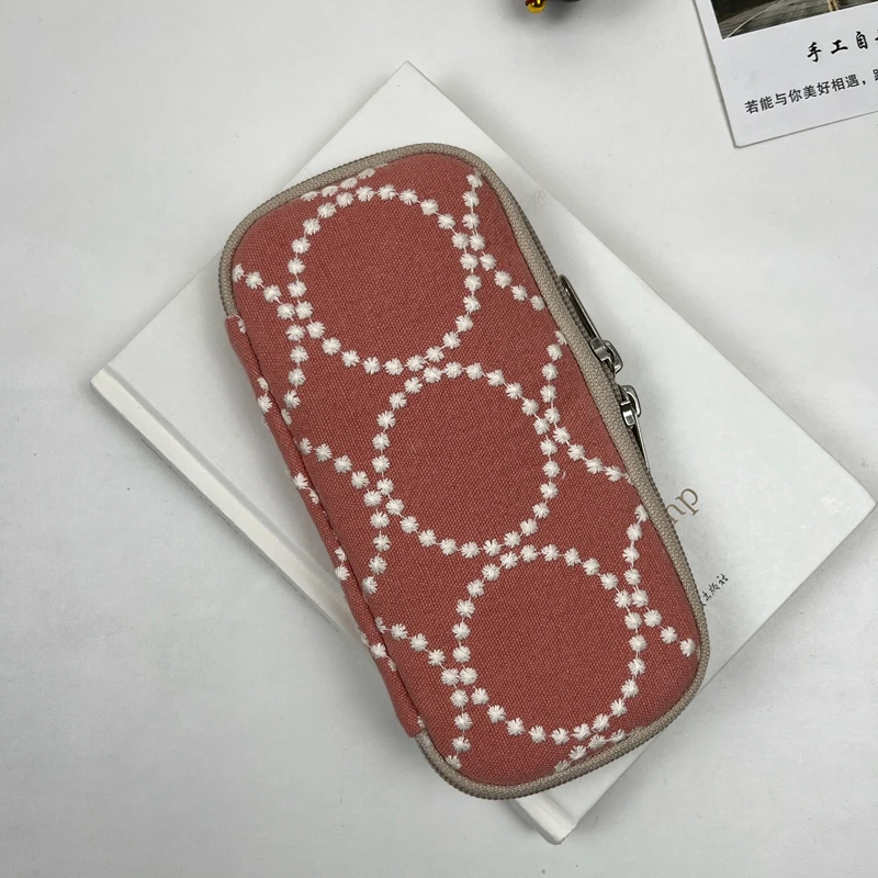 Fabric Handwork Embroidery Tambourine Pen Case Multi-Pen Storage Bag Zipped Portable Pen Bag Pine
Fabric Handwork Embroidery Tambourine Pen Case Multi-Pen Storage Bag Zipped Portable Pen Bag Pine