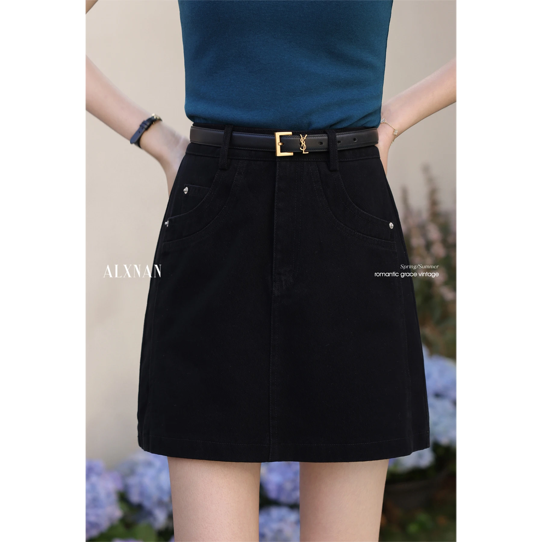 ALXNAN Women's Short Skirt Black A-line Cotton Mini Skirt 2025 Summer Elegant Slim Office Korean Style Women's Clothing L53739
ALXNAN Women's Short Skirt Black A-line Cotton Mini Skirt 2025 Summer Elegant Slim Office Korean Style Women's Clothing L53739