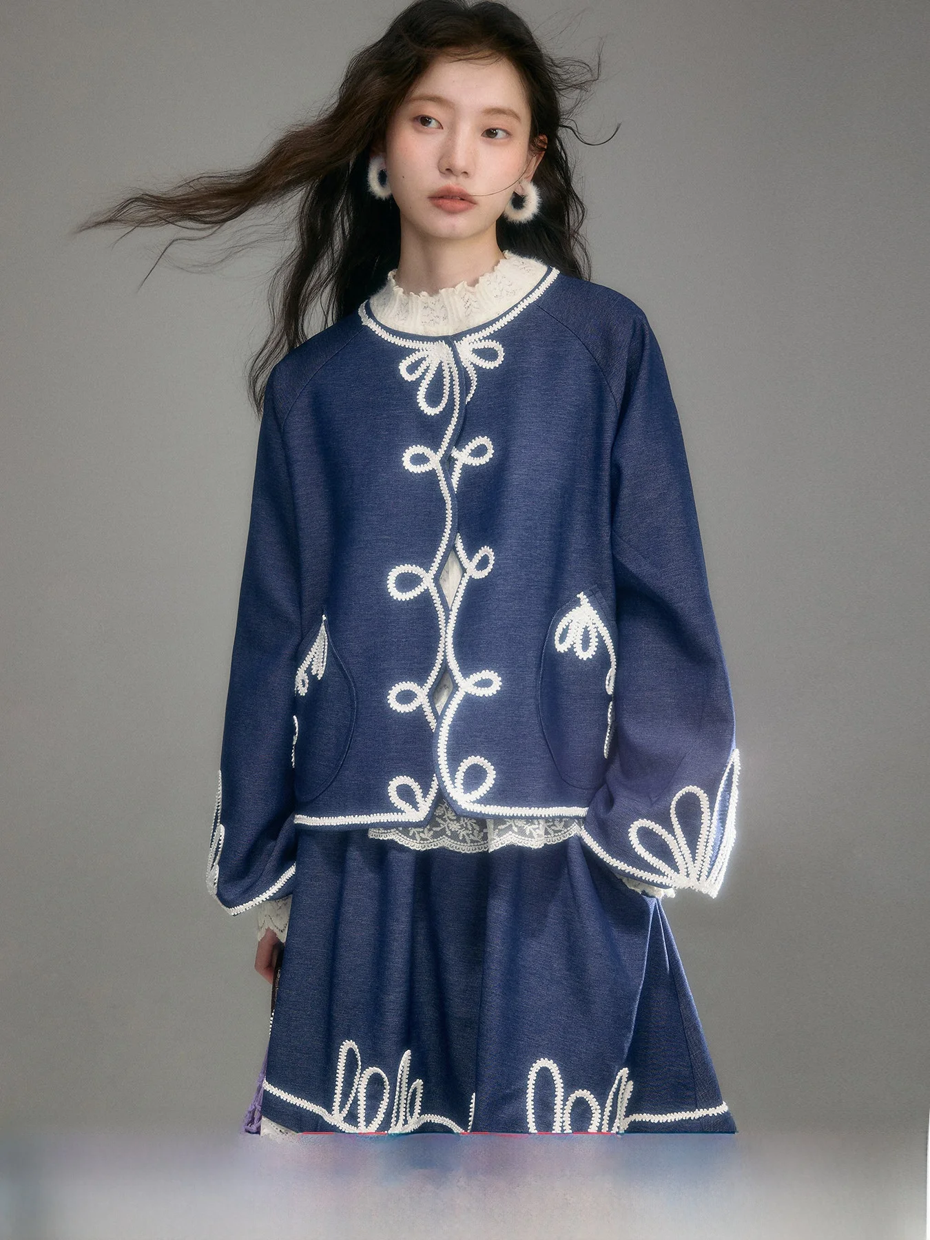 U Are Original Design Retro Hanrted 3D Embroidered Faux Denim Jaet Women's Loose Fit ort Outerwear with kets
U Are Original Design Retro Hanrted 3D Embroidered Faux Denim Jaet Women's Loose Fit ort Outerwear with kets