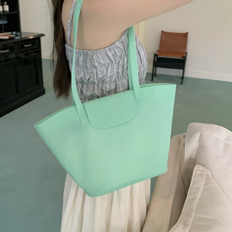 Korean Transparent Jelly Shoulder Bag New Fashion Candy Colors PVC Niche Design Handbag Women's Casual Commuter Underarm Bag
Korean Transparent Jelly Shoulder Bag New Fashion Candy Colors PVC Niche Design Handbag Women's Casual Commuter Underarm Bag