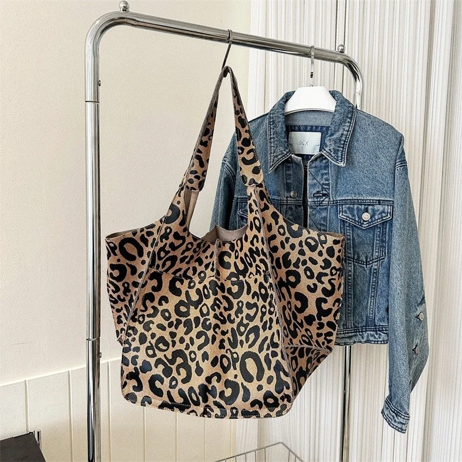Large Capacity Soft PU Leather Tote Bag, Minimalist Shoulder Handbag for Women, Casual Shopping Commuter Tote
Large Capacity Soft PU Leather Tote Bag, Minimalist Shoulder Handbag for Women, Casual Shopping Commuter Tote