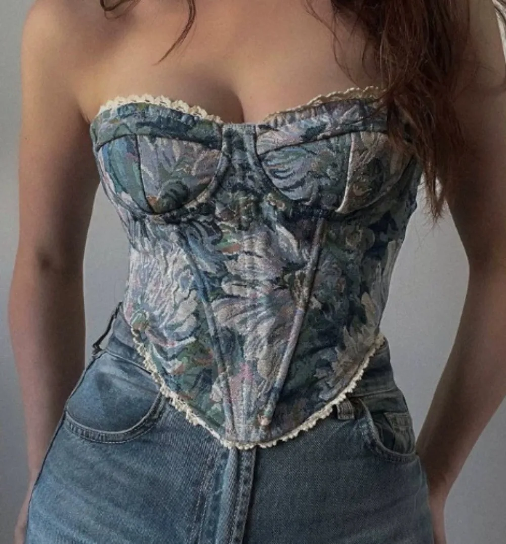 Fishbone Corset Lingerie Vintage Floral Monet Style Painting Crop Top Form Fitting Pushing Up Shaping Evening Gown Sexy Hot Girl
Fishbone Corset Lingerie Vintage Floral Monet Style Painting Crop Top Form Fitting Pushing Up Shaping Evening Gown Sexy Hot Girl