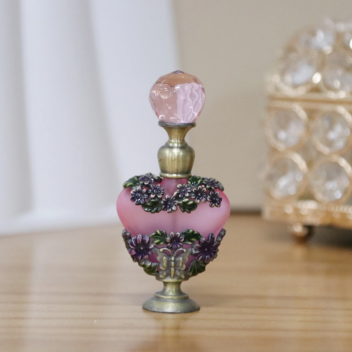 5ml Heart Empty Metal Flowers Butterfly Refillable Perfume Oil Attar Bottle Glass Container Gift Home Wedding Decoration 58778B
5ml Heart Empty Metal Flowers Butterfly Refillable Perfume Oil Attar Bottle Glass Container Gift Home Wedding Decoration 58778B