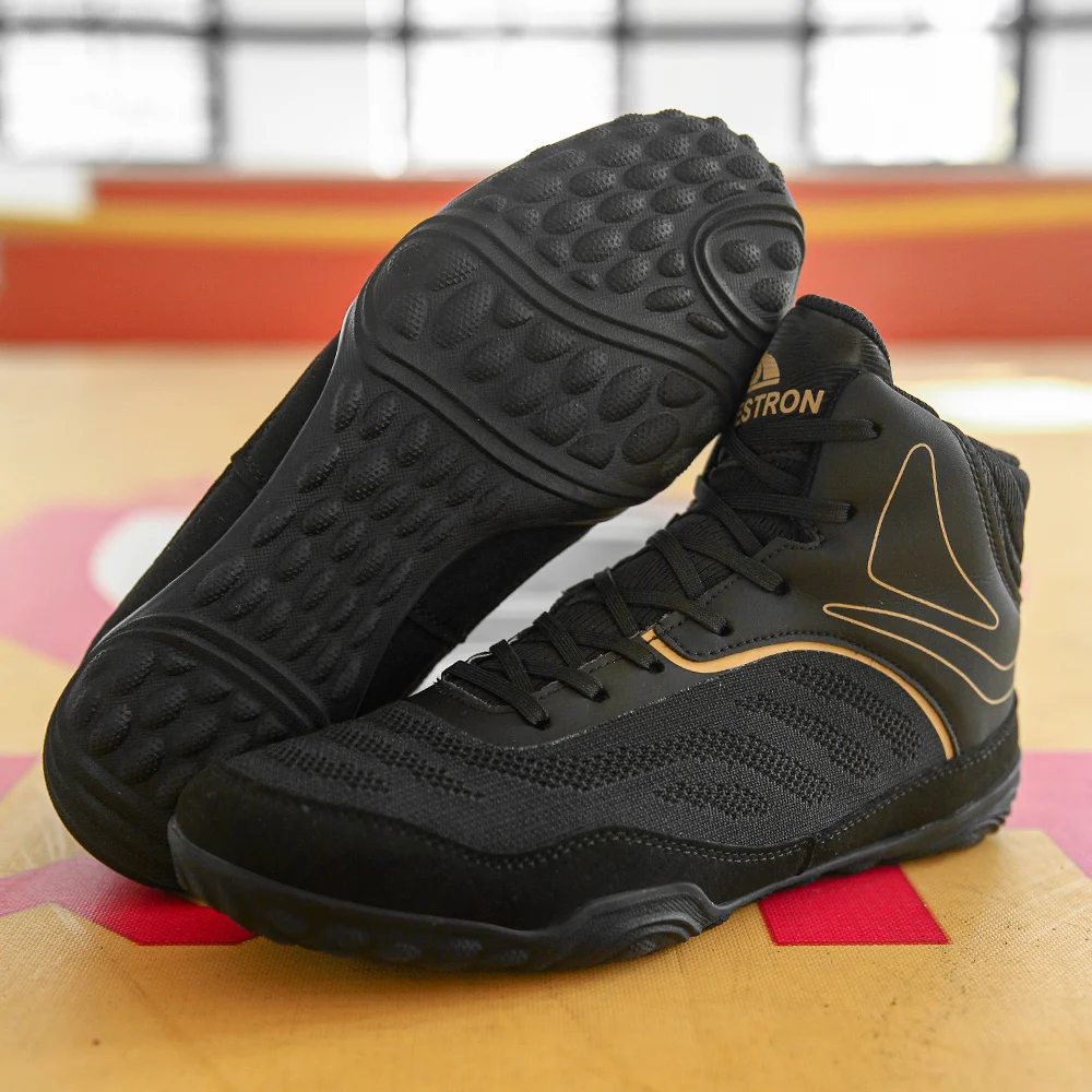New Men's Wrestling Shoes Lightweight Wrestling Sneakers Plus Boxing Sneakers Black White Very Good
New Men's Wrestling Shoes Lightweight Wrestling Sneakers Plus Boxing Sneakers Black White Very Good
