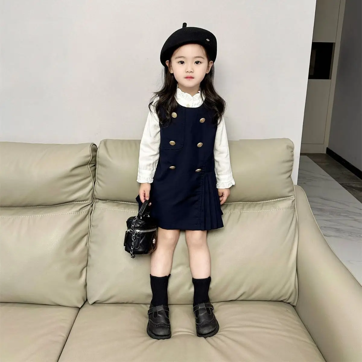 2025 Spring New Girls' College Dress Korean Edition Children's Western Style Shirt Vest Skirt Two Piece Set
2025 Spring New Girls' College Dress Korean Edition Children's Western Style Shirt Vest Skirt Two Piece Set