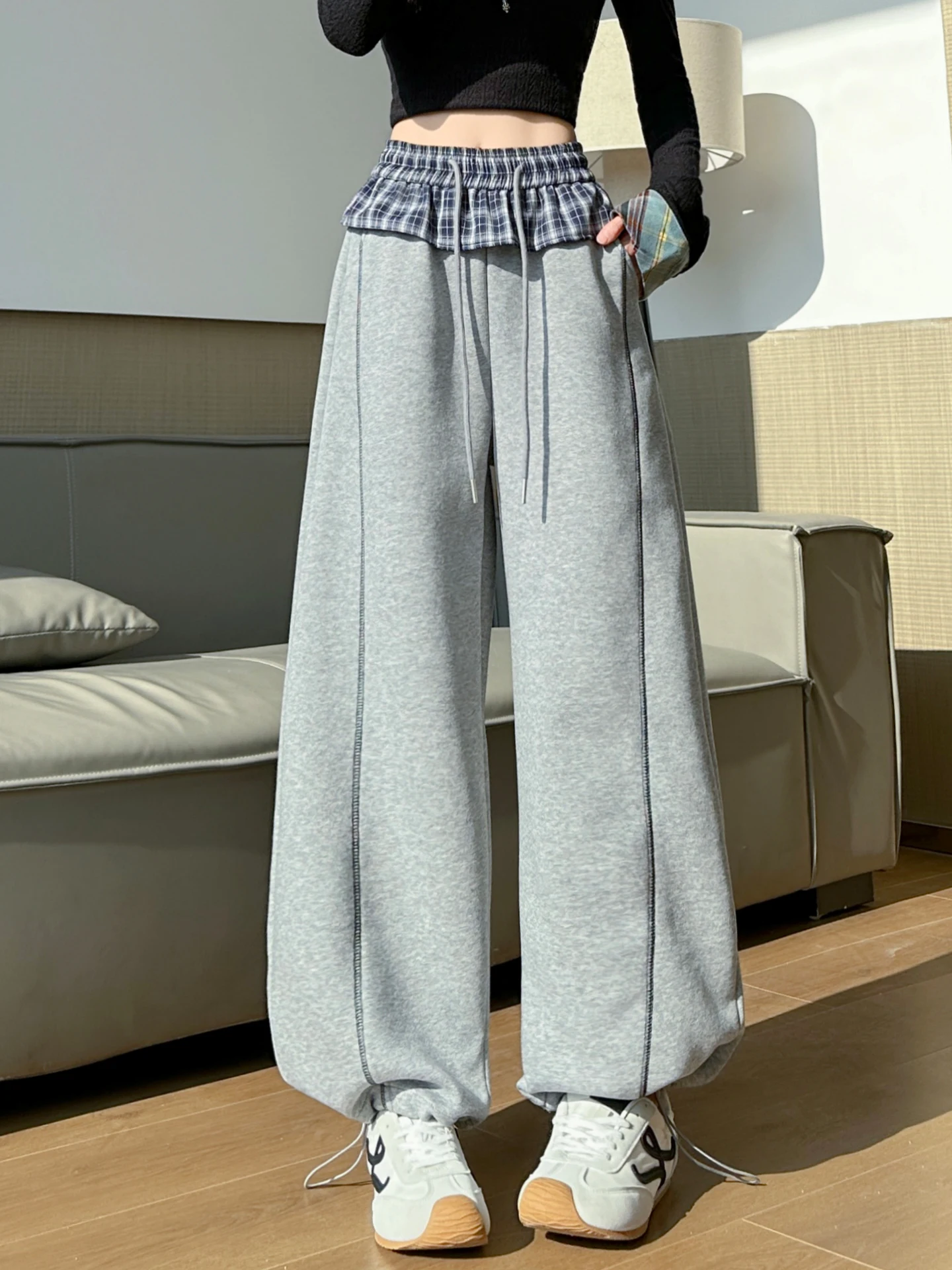 High Waist Wide Leg Pants Women's Spring Season Fake Two-Piece Plaid Patchwork Embroidery Casual Sports Knife Sweatpants
High Waist Wide Leg Pants Women's Spring Season Fake Two-Piece Plaid Patchwork Embroidery Casual Sports Knife Sweatpants