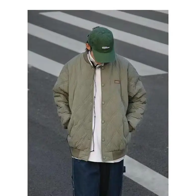 Модная хлопковая куртка с ромбовидным узором для мужчин, осенне-зимняя, с воротником-стойкой, в бейсбольном стиле, оверсайз, верхняя одежда в корейском стиле
Модная хлопковая куртка с ромбовидным узором для мужчин, осенне-зимняя, с воротником-стойкой, в бейсбольном стиле, оверсайз, верхняя одежда в корейском стиле