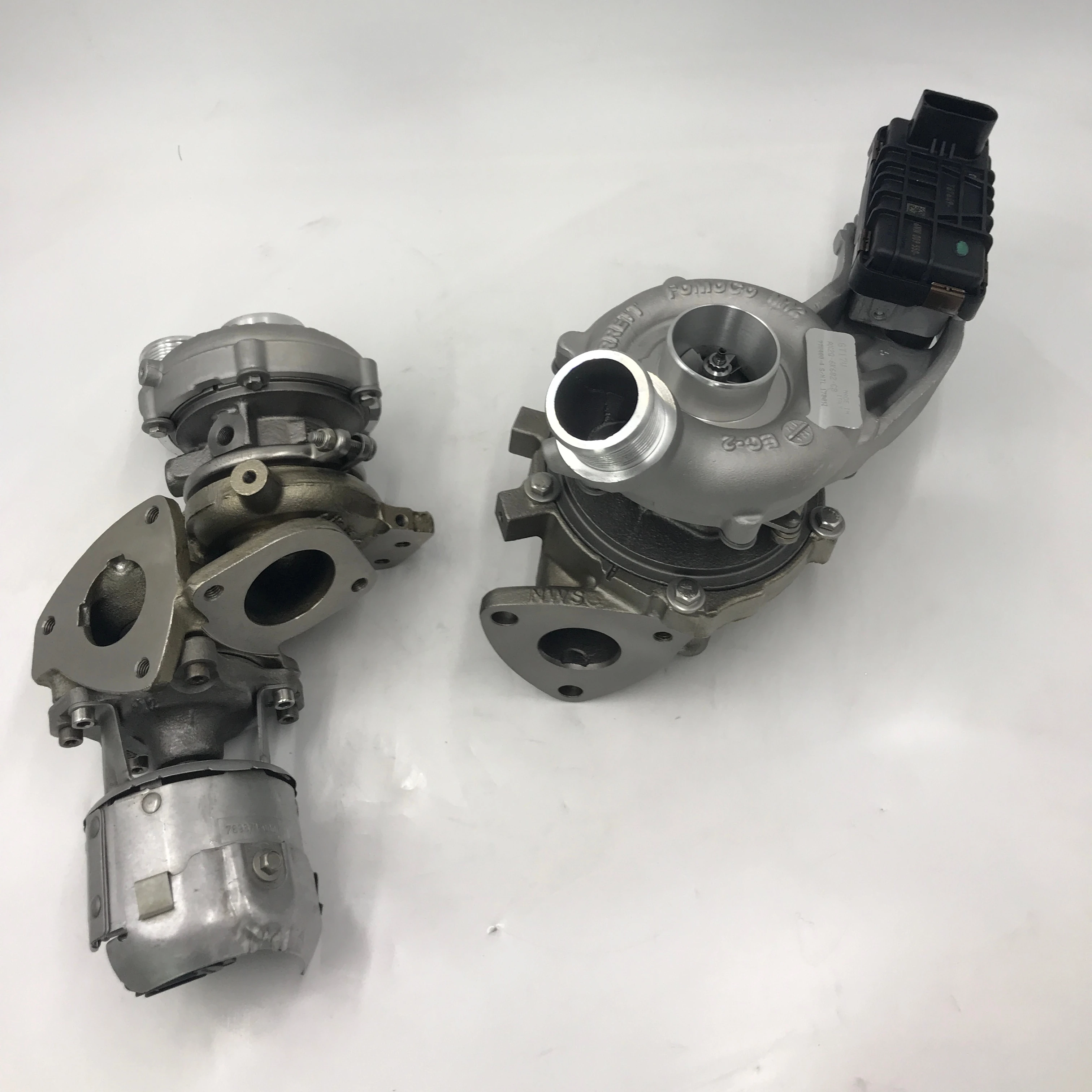 Top Quality After Market New Twin Turbocharger for Land Rover Range Rover L405 2015 LR128704 LR056369 Auto Engine Parts
Top Quality After Market New Twin Turbocharger for Land Rover Range Rover L405 2015 LR128704 LR056369 Auto Engine Parts