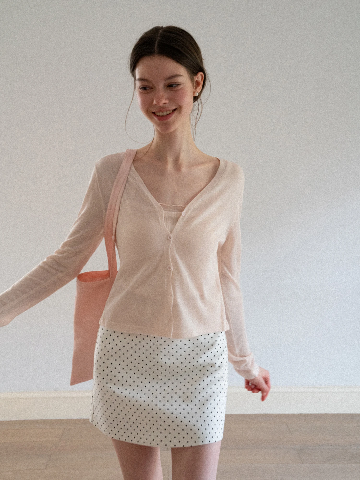 EGGKA Pure Color V-Neck Long Sleeve Knitted Cardigan with Chest Pad Tank Top Two-Piece Set Women's Summer UV Protection
EGGKA Pure Color V-Neck Long Sleeve Knitted Cardigan with Chest Pad Tank Top Two-Piece Set Women's Summer UV Protection