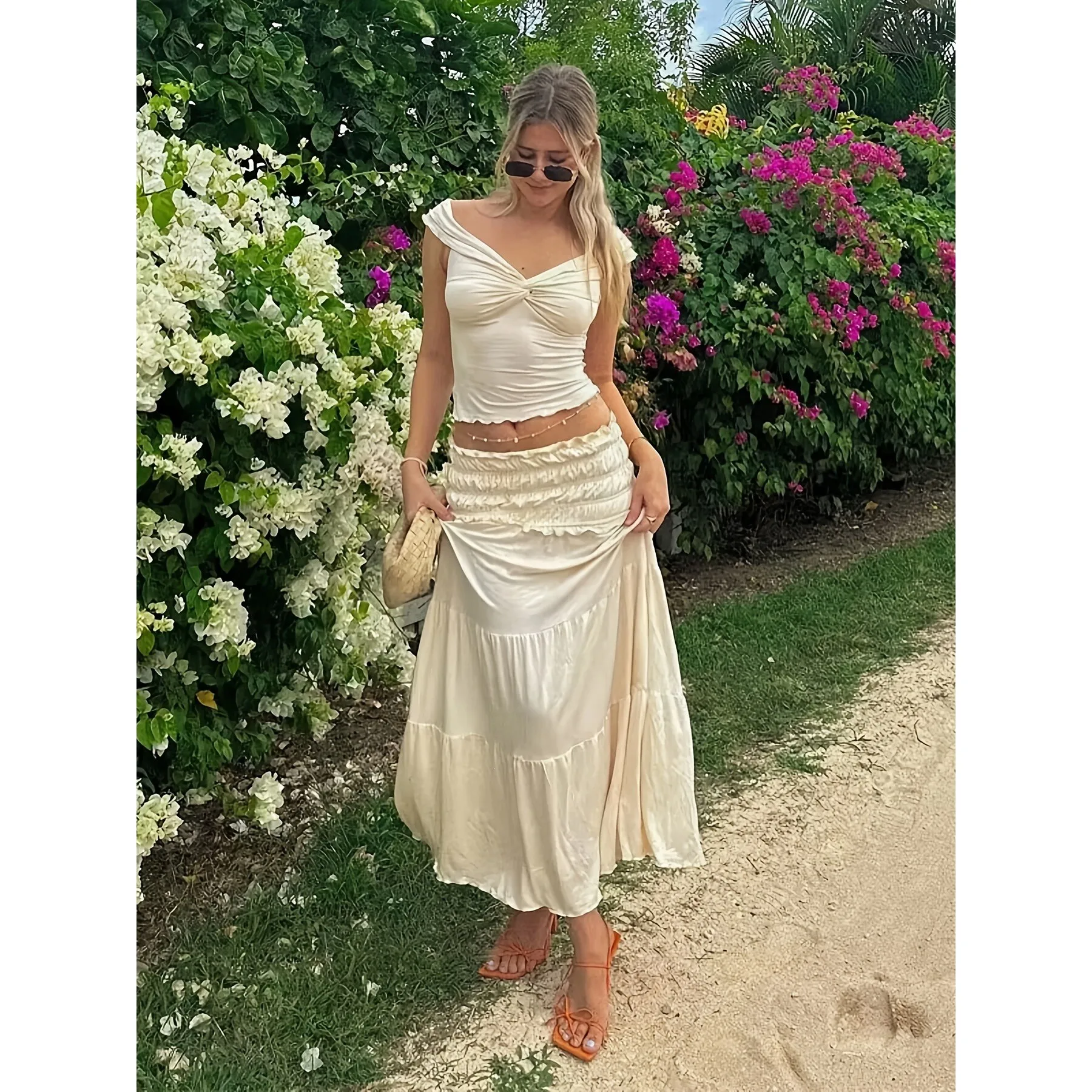Halter Top Set Women's Fashion Summer Outfit Crossbody European Style Pleated Design No Brand Registered Trademark
Halter Top Set Women's Fashion Summer Outfit Crossbody European Style Pleated Design No Brand Registered Trademark