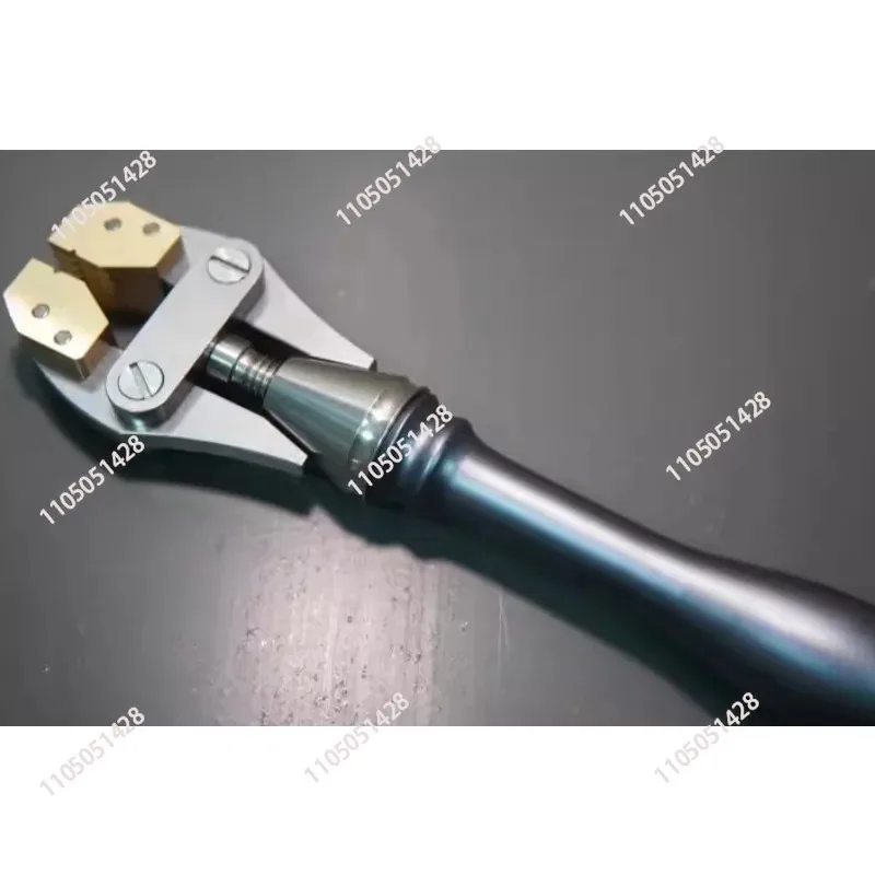 Hand DIY vice Jewelry hand vice, hand-held clock pliers, crab claw pliers
Hand DIY vice Jewelry hand vice, hand-held clock pliers, crab claw pliers