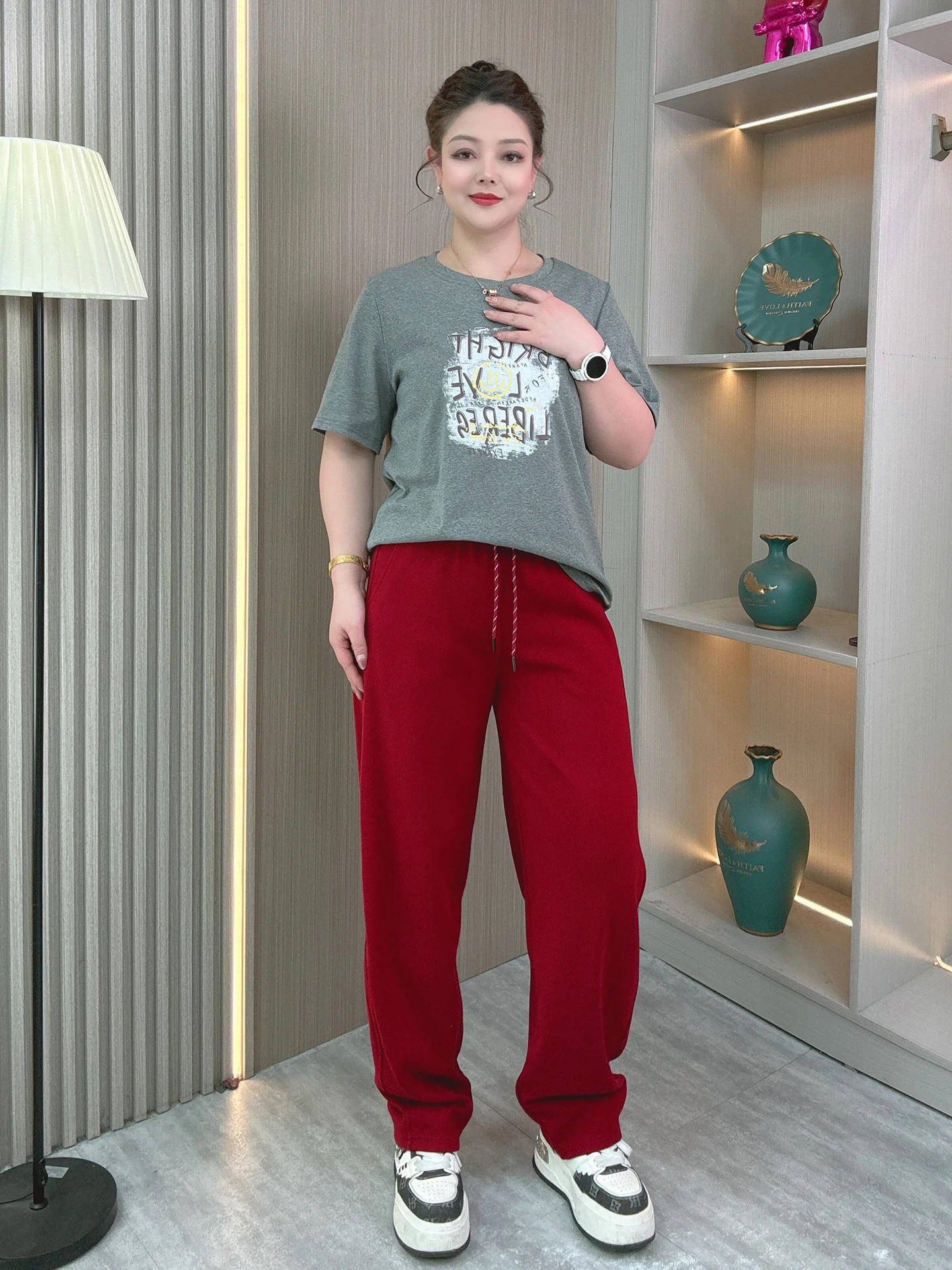 plus Size Women's Casual Pants Elastic Waist Wide Leg Red Color Spring New Arrival Slimming Straight Cut plus Size Ladies Tro...
plus Size Women's Casual Pants Elastic Waist Wide Leg Red Color Spring New Arrival Slimming Straight Cut plus Size Ladies Tro...