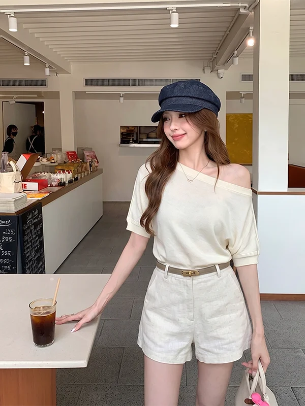 Casual Style High Waist Slimming Short Pants Women's Fashion Set with Shoulder T-Shirt High Waist Wide Leg Pants Spring Summer
Casual Style High Waist Slimming Short Pants Women's Fashion Set with Shoulder T-Shirt High Waist Wide Leg Pants Spring Summer