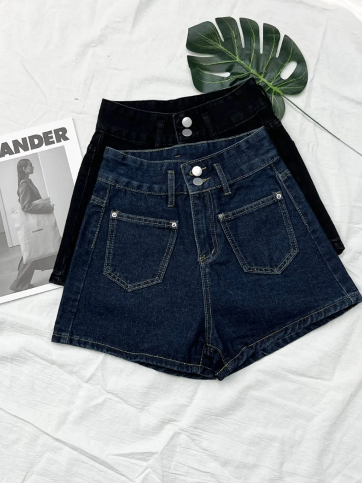 High Waist Denim Shorts Women's Slimming Lengthening Stylish Versatile Korean Design Elastic Waist Casual Fashionable Shorts
High Waist Denim Shorts Women's Slimming Lengthening Stylish Versatile Korean Design Elastic Waist Casual Fashionable Shorts