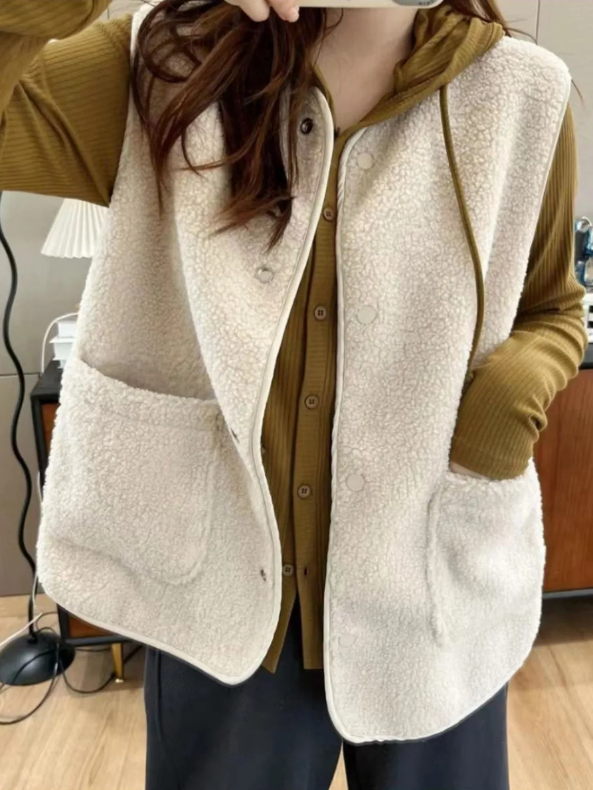 Double-Sided Wear Lamb Velvet Plaid Fur Integrated Vest Jacket Women's 2026 Autumn Winter New Design Sensation Vest Shoulder Pad
Double-Sided Wear Lamb Velvet Plaid Fur Integrated Vest Jacket Women's 2026 Autumn Winter New Design Sensation Vest Shoulder Pad