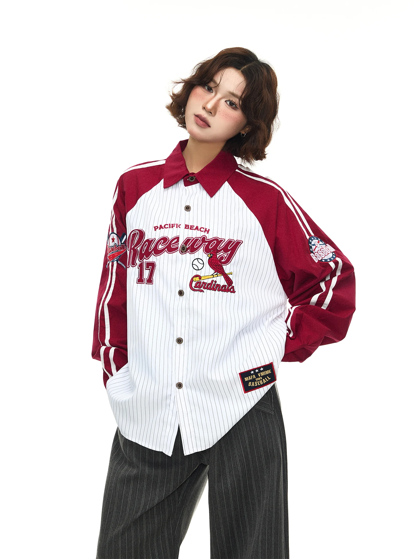 Женская свободная рубашка в американском стиле с длинным рукавом от Chen Zhanlao Store, в стиле ретро, с цветными блоками, вышивкой букв и полосками на плечах
Женская свободная рубашка в американском стиле с длинным рукавом от Chen Zhanlao Store, в стиле ретро, с цветными блоками, вышивкой букв и полосками на плечах