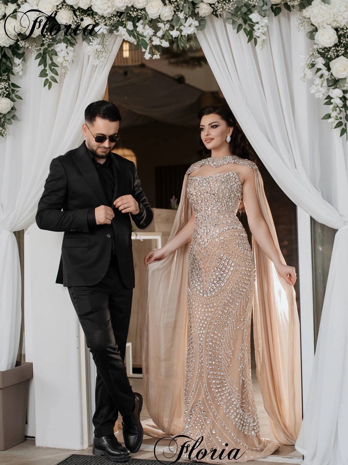 Luxury Champagne Crystals Prom Dresses Full Heavy Handmade Sewing Evening Dresses Dubai Party Gown Vestidos De Fiesta Customized
Luxury Champagne Crystals Prom Dresses Full Heavy Handmade Sewing Evening Dresses Dubai Party Gown Vestidos De Fiesta Customized