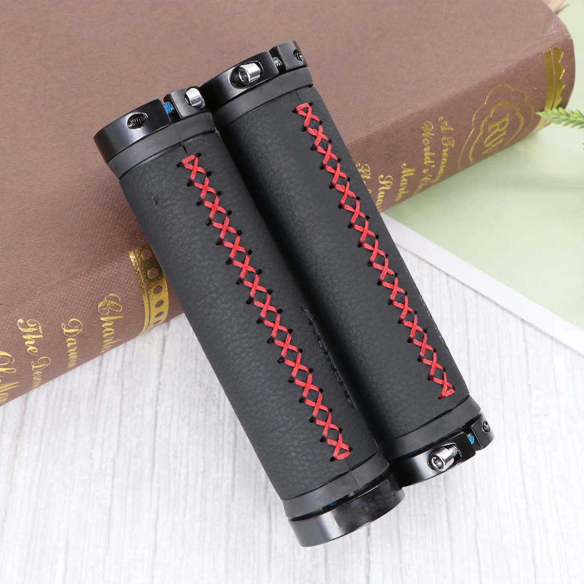 1 Pair Skid-Proof Cycling Handlebar Grips Cover Ergonomic Screw Lock Design Wear-Resistant Breathable Grip For Mountain Bike
1 Pair Skid-Proof Cycling Handlebar Grips Cover Ergonomic Screw Lock Design Wear-Resistant Breathable Grip For Mountain Bike