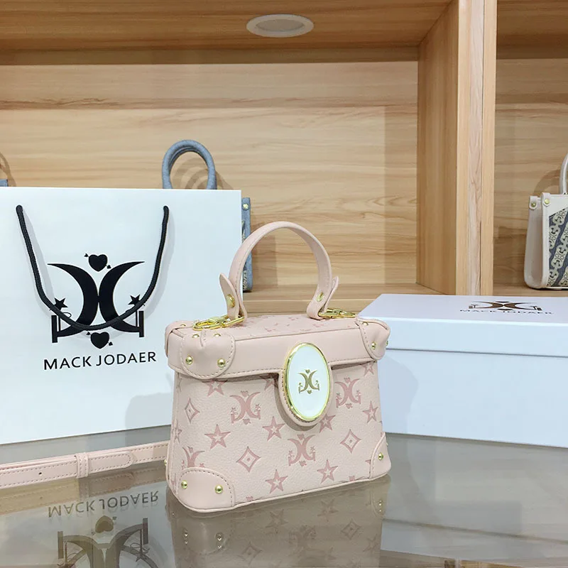 Stylish Luxury Designer Diaper Bag For Women Elegant Vintage Leather Minimalist Large Capacity Fashionable Bag
Stylish Luxury Designer Diaper Bag For Women Elegant Vintage Leather Minimalist Large Capacity Fashionable Bag
