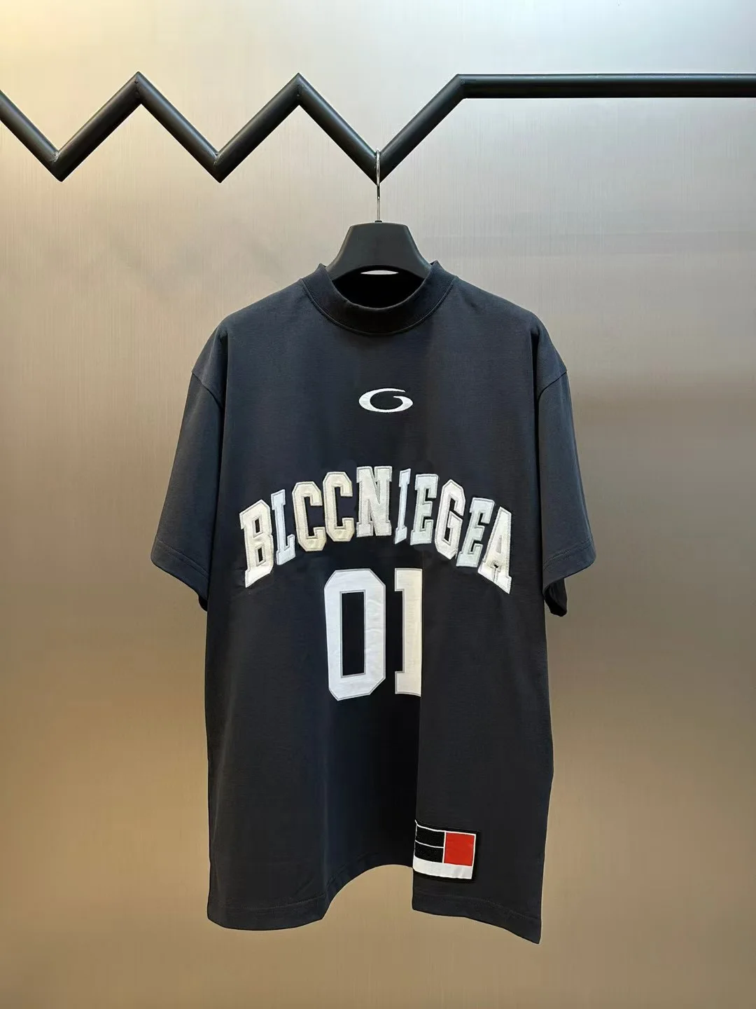 BLCCNIEGEA Heavyweight High-Quality Paris B T-Shirt Loose-Fit Short Sleeve Crew Neck Embroidered Letters Pure Cotton
BLCCNIEGEA Heavyweight High-Quality Paris B T-Shirt Loose-Fit Short Sleeve Crew Neck Embroidered Letters Pure Cotton