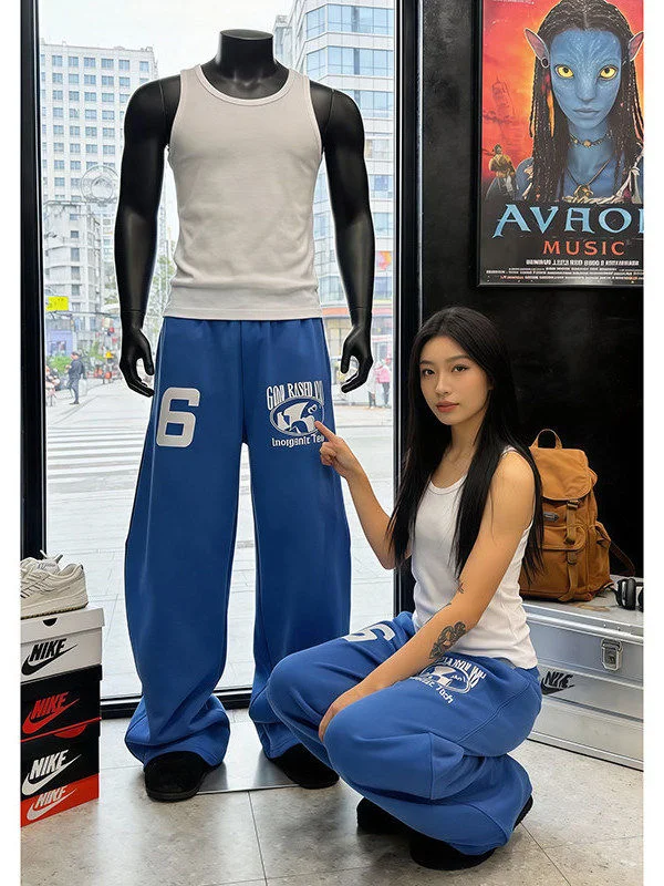 Синие спортивные брюки американского кроя для мужчин, повседневные широкие брюки для отдыха, весенне-осенние модные брендовые брюки с вышивкой
Синие спортивные брюки американского кроя для мужчин, повседневные широкие брюки для отдыха, весенне-осенние модные брендовые брюки с вышивкой