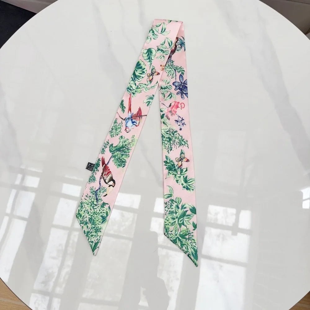 Jungle Parrot Print Women Scarf Narrow Long High-end Feel Silk Scarf Silk Material Versatile Neck Strap Fashion Accessory
Jungle Parrot Print Women Scarf Narrow Long High-end Feel Silk Scarf Silk Material Versatile Neck Strap Fashion Accessory