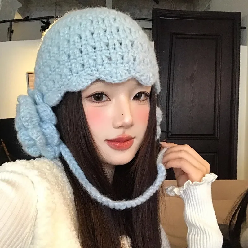 Ins вязаные вручную 3D шапочки с защитой ушей для женщин, осенне-зимняя теплая универсальная пуловер с милым ремешком для путешествий, шапка
Ins вязаные вручную 3D шапочки с защитой ушей для женщин, осенне-зимняя теплая универсальная пуловер с милым ремешком для путешествий, шапка