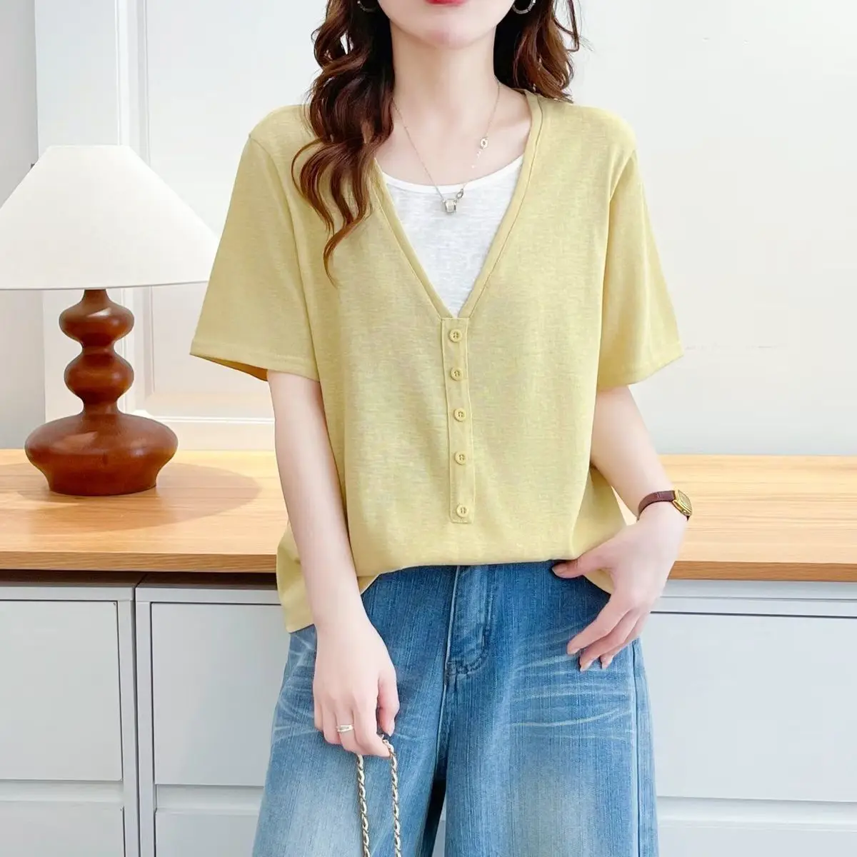 High-End plus Size Women's Summer New Korean Style Base Shirt Lightweight Short Sleeve Fake Two-Piece T-Shirt Top
High-End plus Size Women's Summer New Korean Style Base Shirt Lightweight Short Sleeve Fake Two-Piece T-Shirt Top