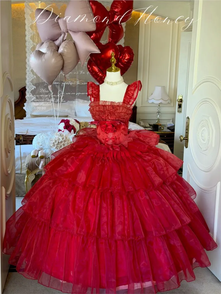 A long and gentle red light wedding birthday dress
A long and gentle red light wedding birthday dress