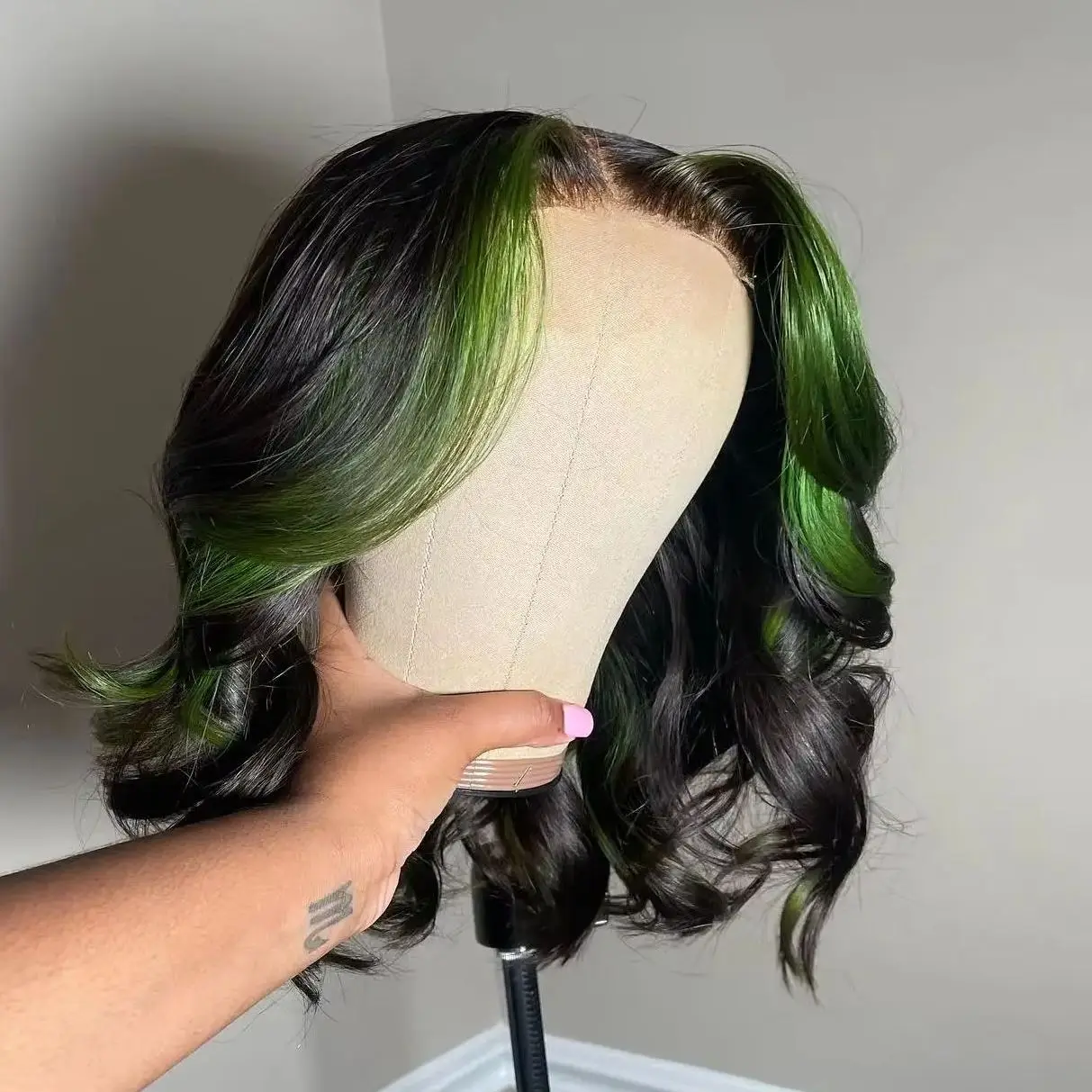 Black And Green Highlight Wig 13x4 HD Short Body Wave Lace Frontal Wig Glueless Bob Lace Front Wig Preplucked Synthetic Cosplay
Black And Green Highlight Wig 13x4 HD Short Body Wave Lace Frontal Wig Glueless Bob Lace Front Wig Preplucked Synthetic Cosplay