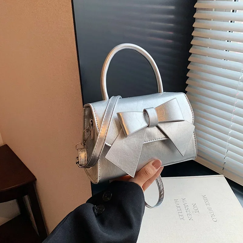 Women's premium texture commuter retro small square bag shoulder messenger bag
Women's premium texture commuter retro small square bag shoulder messenger bag